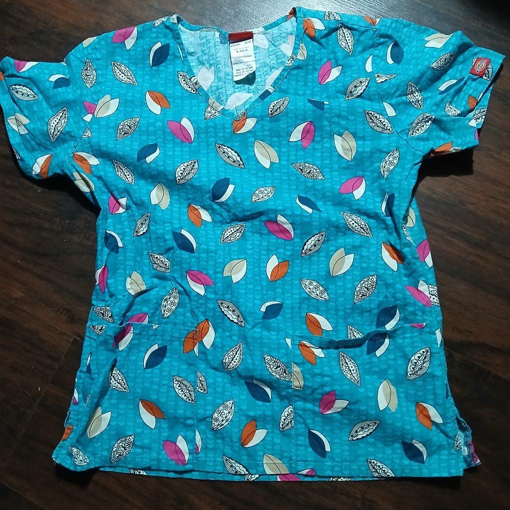 Dickies Colorful Leaf Print Scrub Top